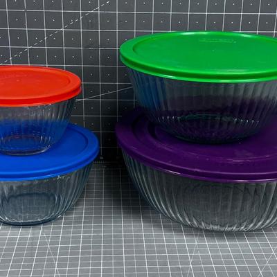 (4) Pyrex Bowls with the Lids 