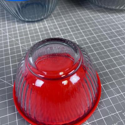 (4) Pyrex Bowls with the Lids 