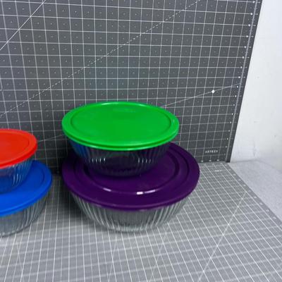 (4) Pyrex Bowls with the Lids 