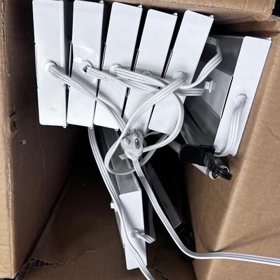 7 Florescent Fixtures 24" Like New 