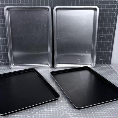 4 Baking Sheets 
