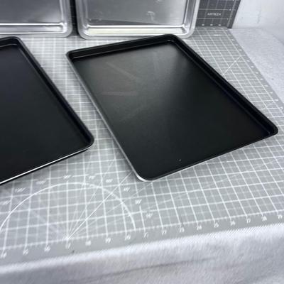 4 Baking Sheets 