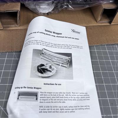 Genius Wrapper Holds the Wax Paper, Aluminum or Plastic Wrap, NEW IN THE BOX 