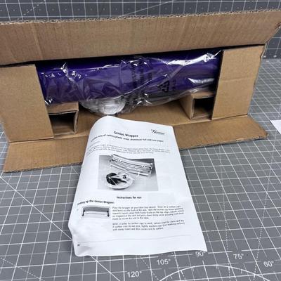 Genius Wrapper Holds the Wax Paper, Aluminum or Plastic Wrap, NEW IN THE BOX 