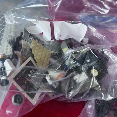 Bin of LEGOS: Looks like Star Wars Items
