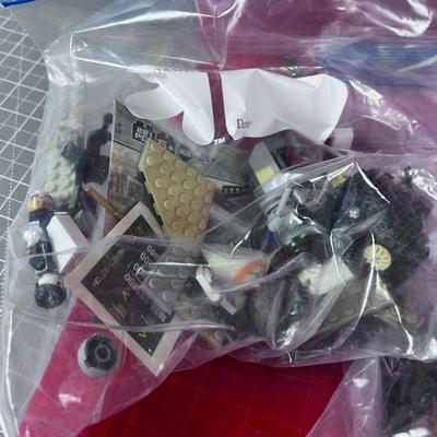 Bin of LEGOS: Looks like Star Wars Items