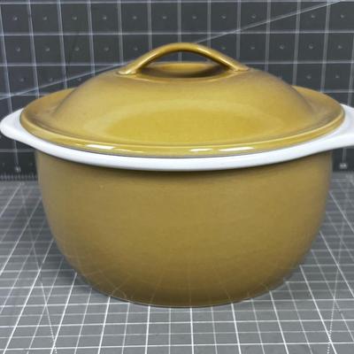 Nice LOVELY Tan Casserole Dish with Lid