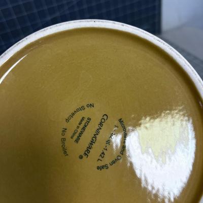 Nice LOVELY Tan Casserole Dish with Lid