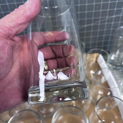 GLASSES: Glasses and Tumblers Clear