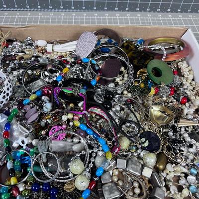 Tray of Costume Jewelry 