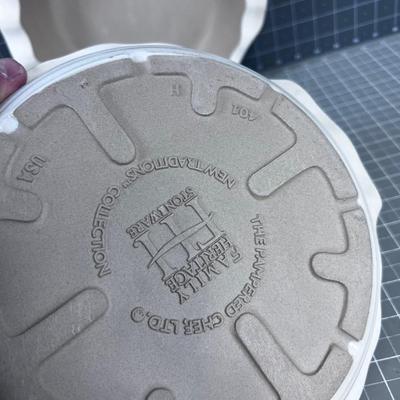 2 Nice Pie Pans, by PAMPERED CHEF Scalloped Edge 