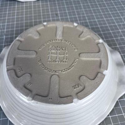 2 Nice Pie Pans, by PAMPERED CHEF Scalloped Edge 