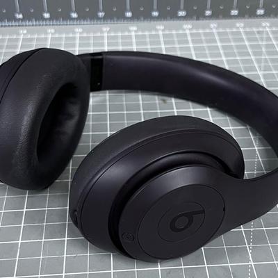 BEATS Blue Tooth Head Phone 