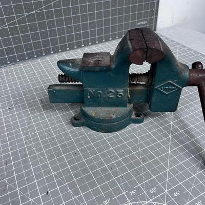 LITTLESTOWN Bench Vice, Green 
