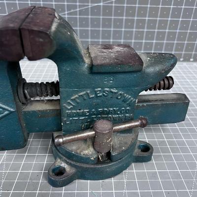 LITTLESTOWN Bench Vice, Green 