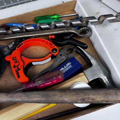 Building Tools; Cats Claw, Hammer 
