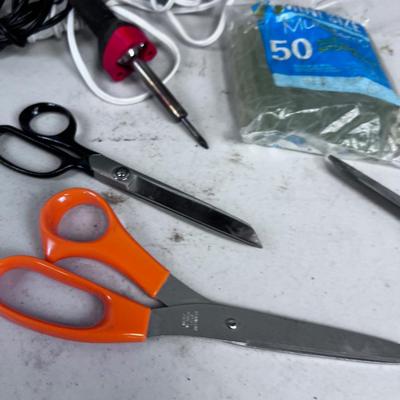 3 Scissors 