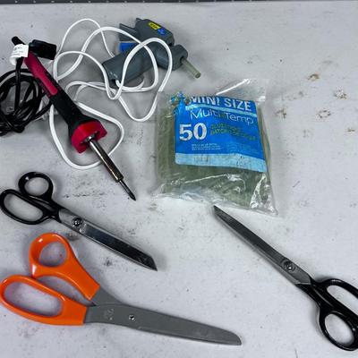 3 Scissors 