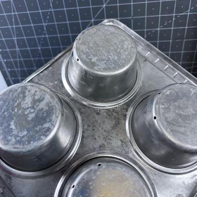 Muffin Tins, Jello Mold, Cake Pan 