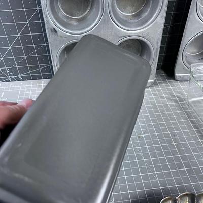 Muffin Tins, Jello Mold, Cake Pan 