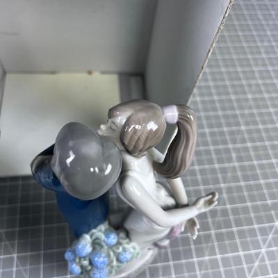 LLADRO Titled:  "Lets make up"