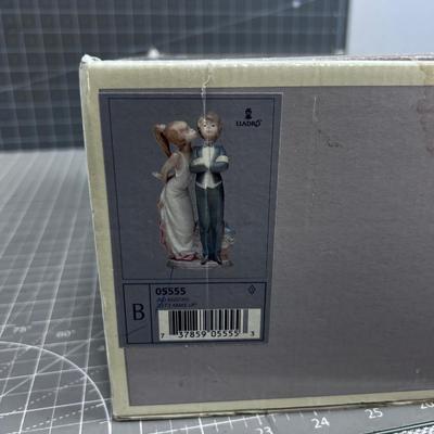 LLADRO Titled:  "Lets make up"