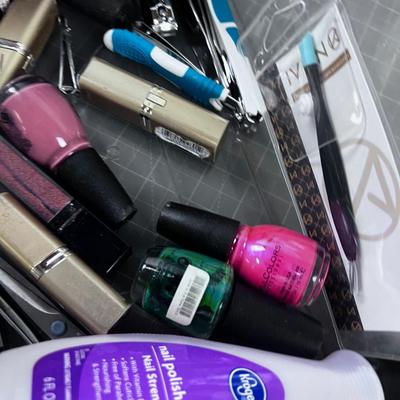 Tub of Finger Nail Stuff
