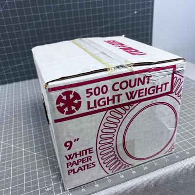 500 Light Weight Paper Plates