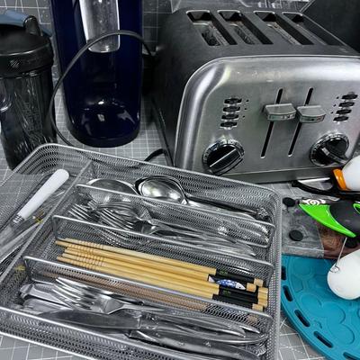 Sweet Kitchen Lot: Round Crepe Pan, Pamper Chef, Muffin etc. 