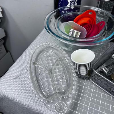 Sweet Kitchen Lot: Round Crepe Pan, Pamper Chef, Muffin etc. 