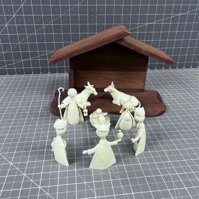 NATIVITY SCENE Wood and Plastic MCM like