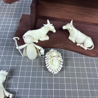 NATIVITY SCENE Wood and Plastic MCM like