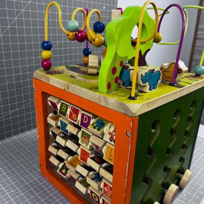 ZANY ZOO WOODEN ACTIVITY Center 