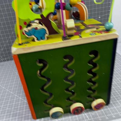 ZANY ZOO WOODEN ACTIVITY Center 