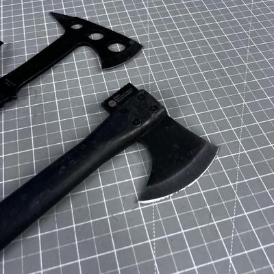 2 Tomahawks 