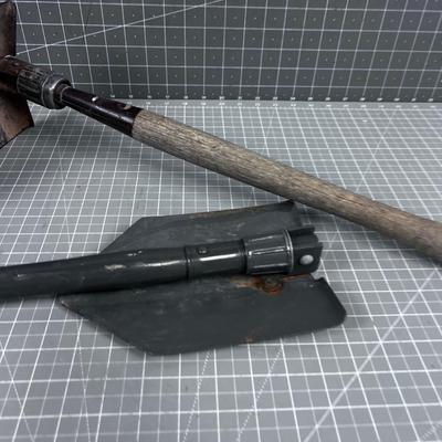2 Folding Shovels 