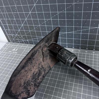 2 Folding Shovels 