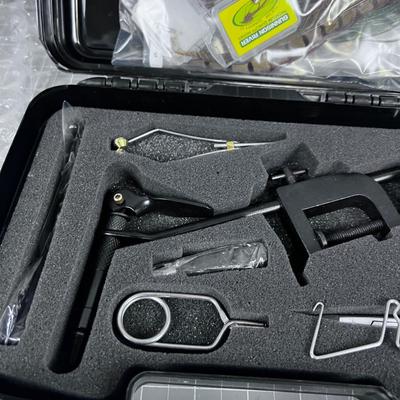 Gunnison River Fly Tying Kit, New but Damaged