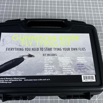 Gunnison River Fly Tying Kit, New but Damaged