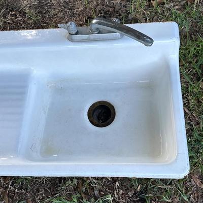 Old Porcelain Sink ~ * Read Details