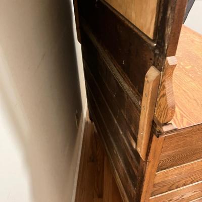 Oak Chest of Drawers With Beveled Mirror (B2-MG)