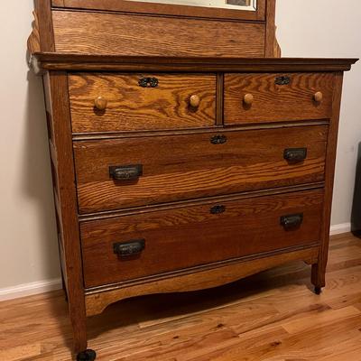 Oak Chest of Drawers With Beveled Mirror (B2-MG)