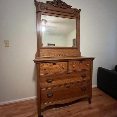 Oak Chest of Drawers With Beveled Mirror (B2-MG)