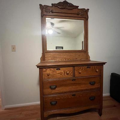 Oak Chest of Drawers With Beveled Mirror (B2-MG)