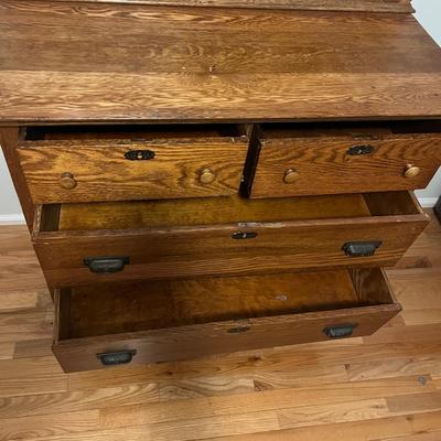 Oak Chest of Drawers With Beveled Mirror (B2-MG)