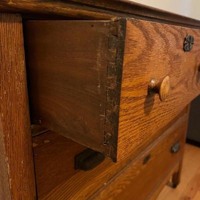 Oak Chest of Drawers With Beveled Mirror (B2-MG)