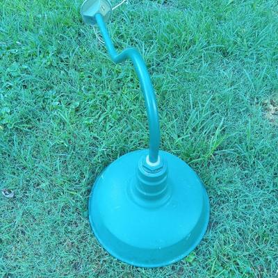 8 vintage green metal lamps.