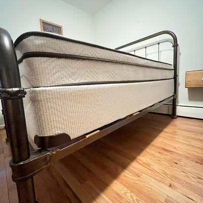 Retro Full-Sized Iron Bed (B2-MG)