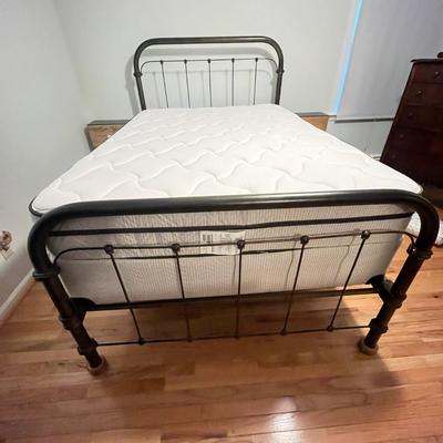 Retro Full-Sized Iron Bed (B2-MG)