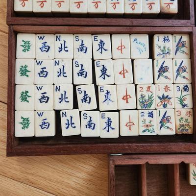 Antique Mahjong Tiles w wooden case